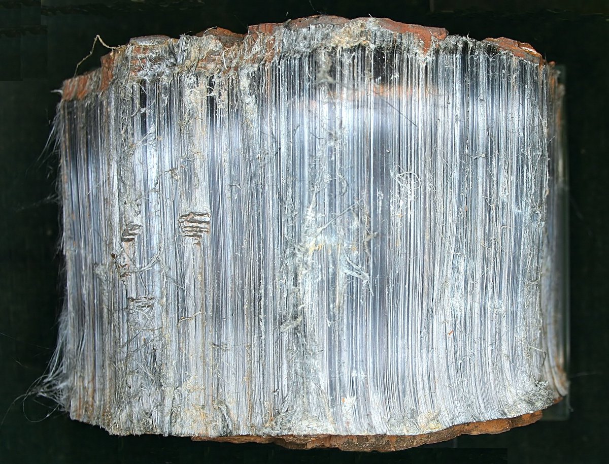 Amosite: pericolo e smaltimento dell'amianto bruno