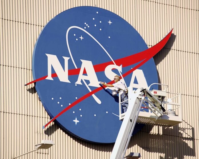 sgaravato-nasa-official-logo Amianto negli edifici della NASA