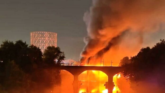Transizione, incendio al ponte