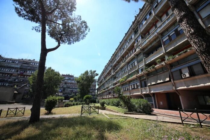 Roma Tor Sapienza, cemento amianto