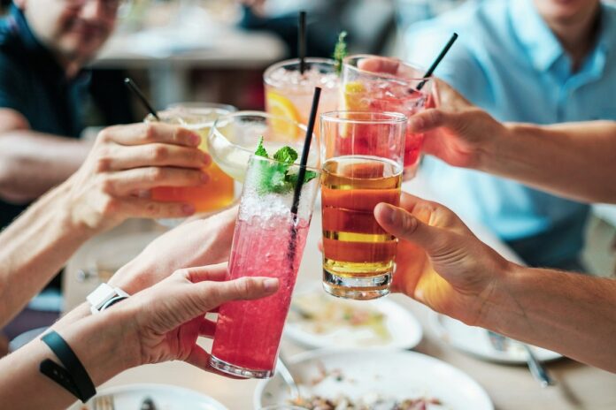 alcool-brindisi-cocktail alcol