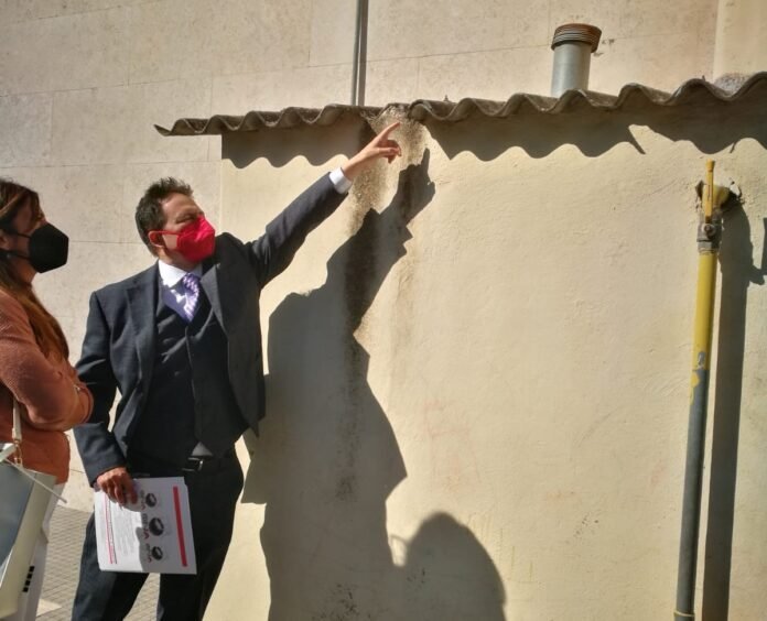 amianto-cortile-scuola-Evangelisti-Roma cortile