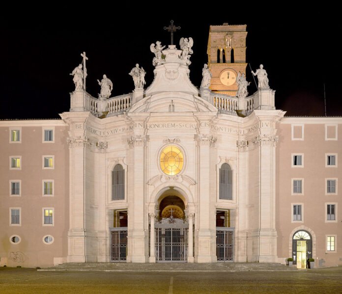 Santa-croce-di-gerusalemme-at-Night Santa Croce in Gerusalemme