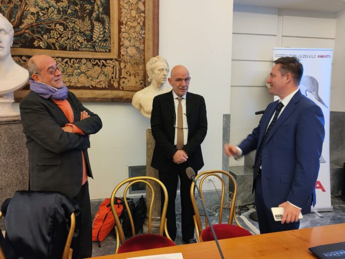 Infortuni-sul-lavoro-Proietti-De-Marinis-Bonanni Da sinistra il professor Fabrizio Proietti, il consigliere di Cassazione Nicola De Marinis e il presidente Ona, l'avvocato Ezio Bonanni
