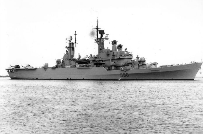 foto in bianco e nero Nave Vittorio Veneto