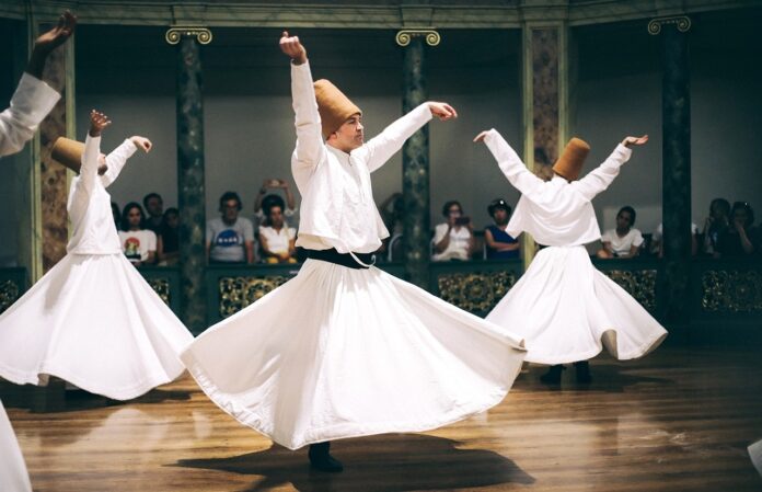 dervishes rotanti
