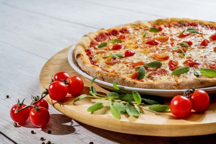 pizza margherita, cucina italiana