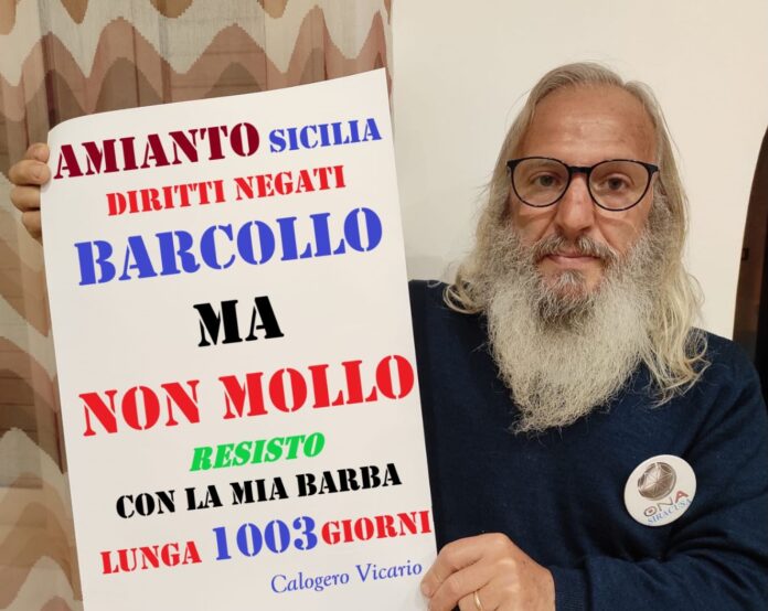 calogero vicario, e il cartello dove spiega perchè non si taglia più la barba