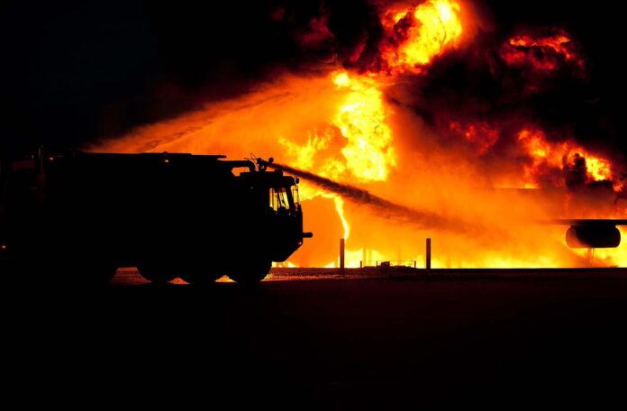 incendio poggio a caiano. c'era cemento amianto