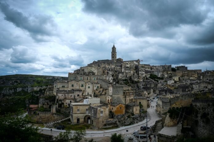 a matera, crollo palazzina con amianto