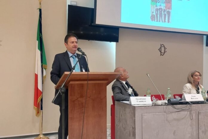 L'avv. Ezio Bonanni, presidente ONA parla al convegno alla Camera dei Deputati