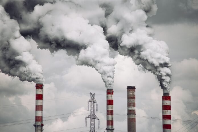 fumo ciminiere fabbriche, ilva
