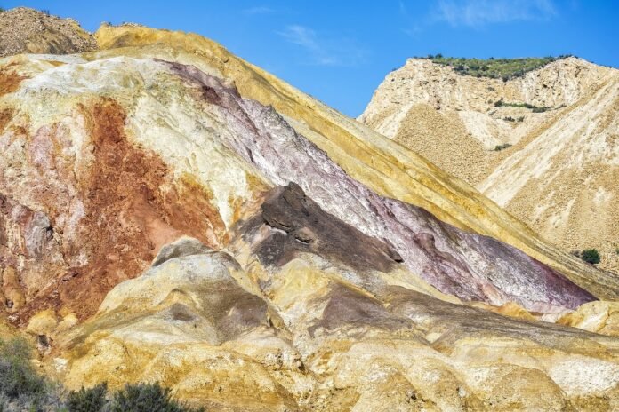 immagine generica di montagna - miniera
