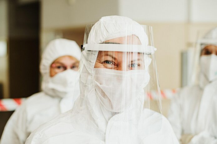 Donna con tutta e maschera
