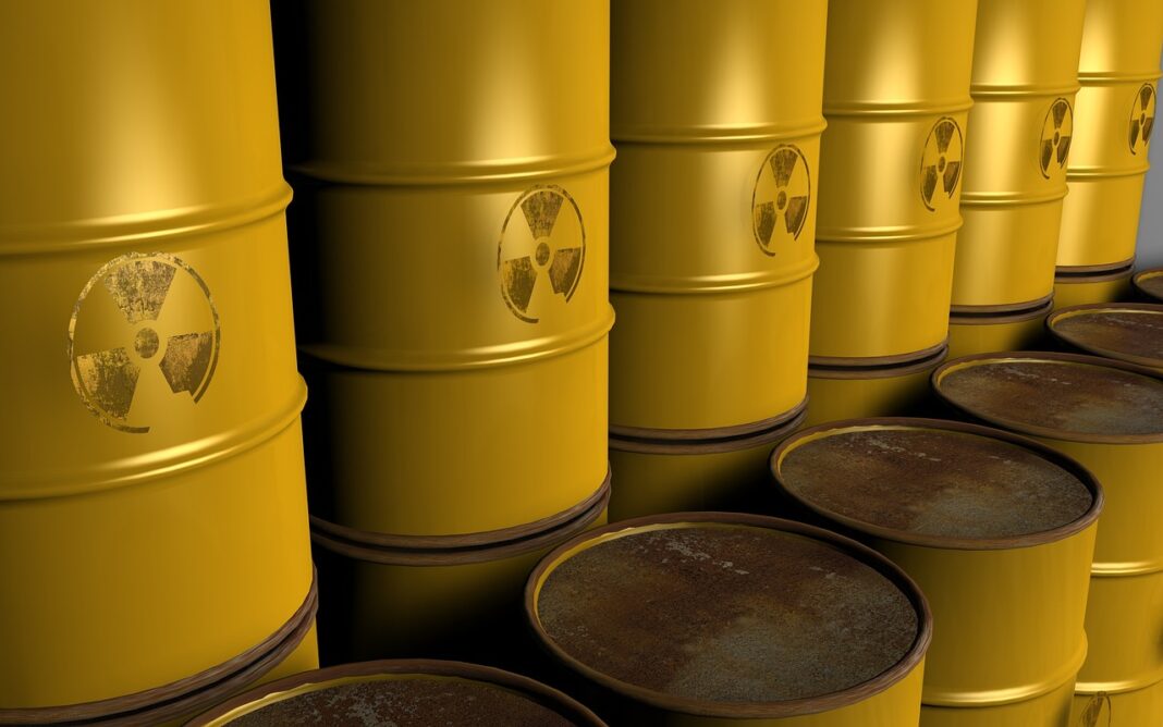 Uranio cinesi arrestati (foto free esclusivamente decorativa di kalhh da Pixabay)