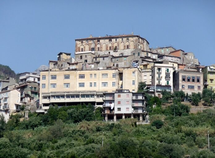 Roccagorga, Panorama( Foto Wikimedia Commons di Pietro Scerrato Creative Commons Attribution 3.0)