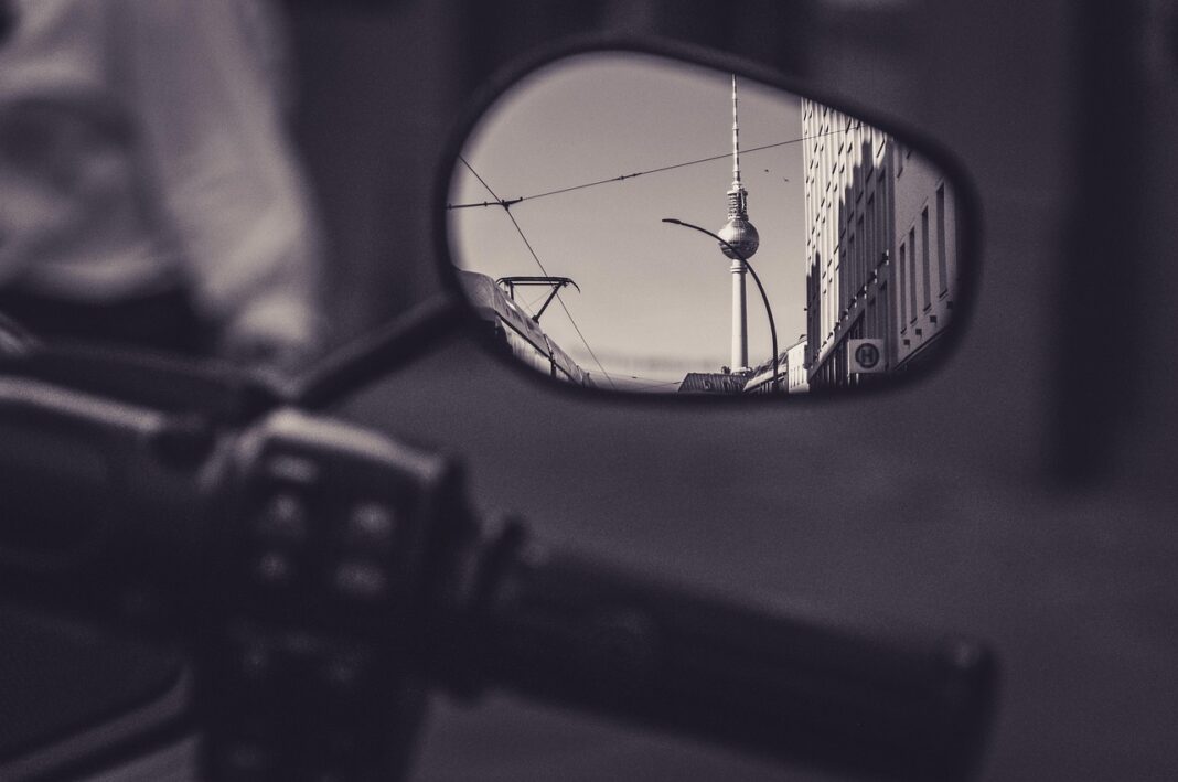 Steve McQueen fu una vittima dell'amianto (Foto free esclusivamente decorativadi wal_172619 da Pixabay)