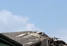 Possibile amianto, foto fornita da Mirco Zanoli - da verificare