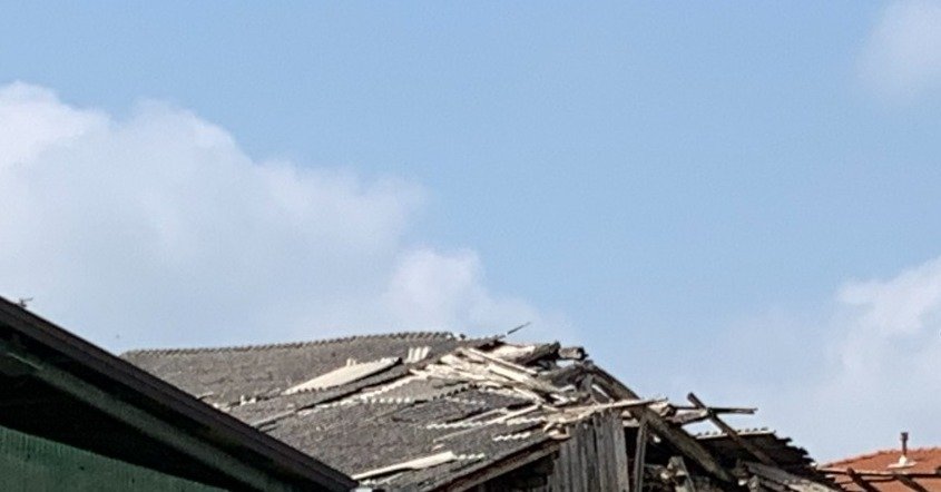 Possibile amianto, foto fornita da Mirco Zanoli - da verificare