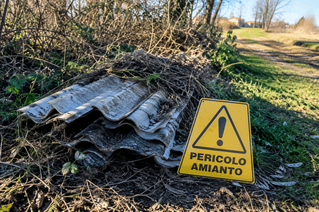 amianto abbandonato, immagine free esclusivamente decorativa di accompagnamento alla notizia