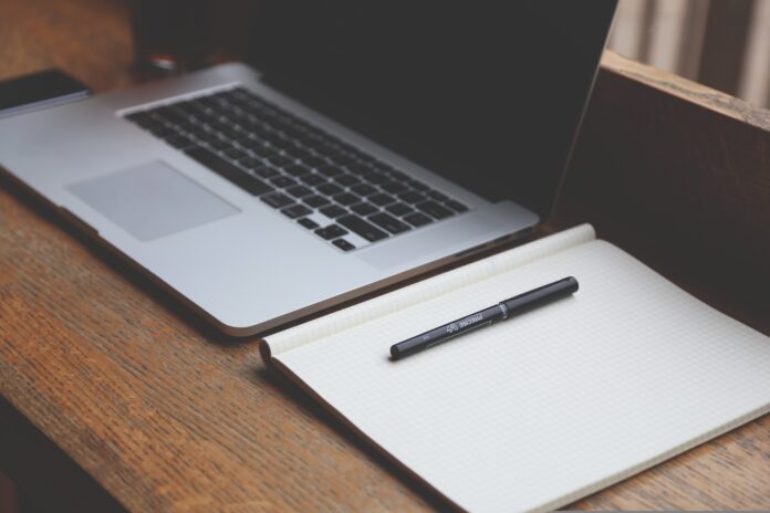 startupstockphotos-desk-593327